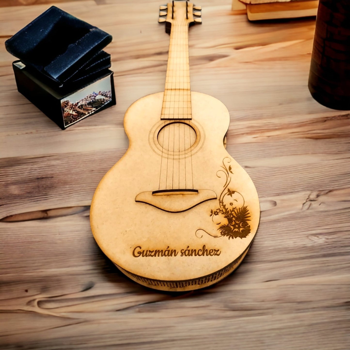 "¡Lleva tu amor por la música al siguiente nivel con nuestra caja de guitarra personalizada en madera por corte láser!"