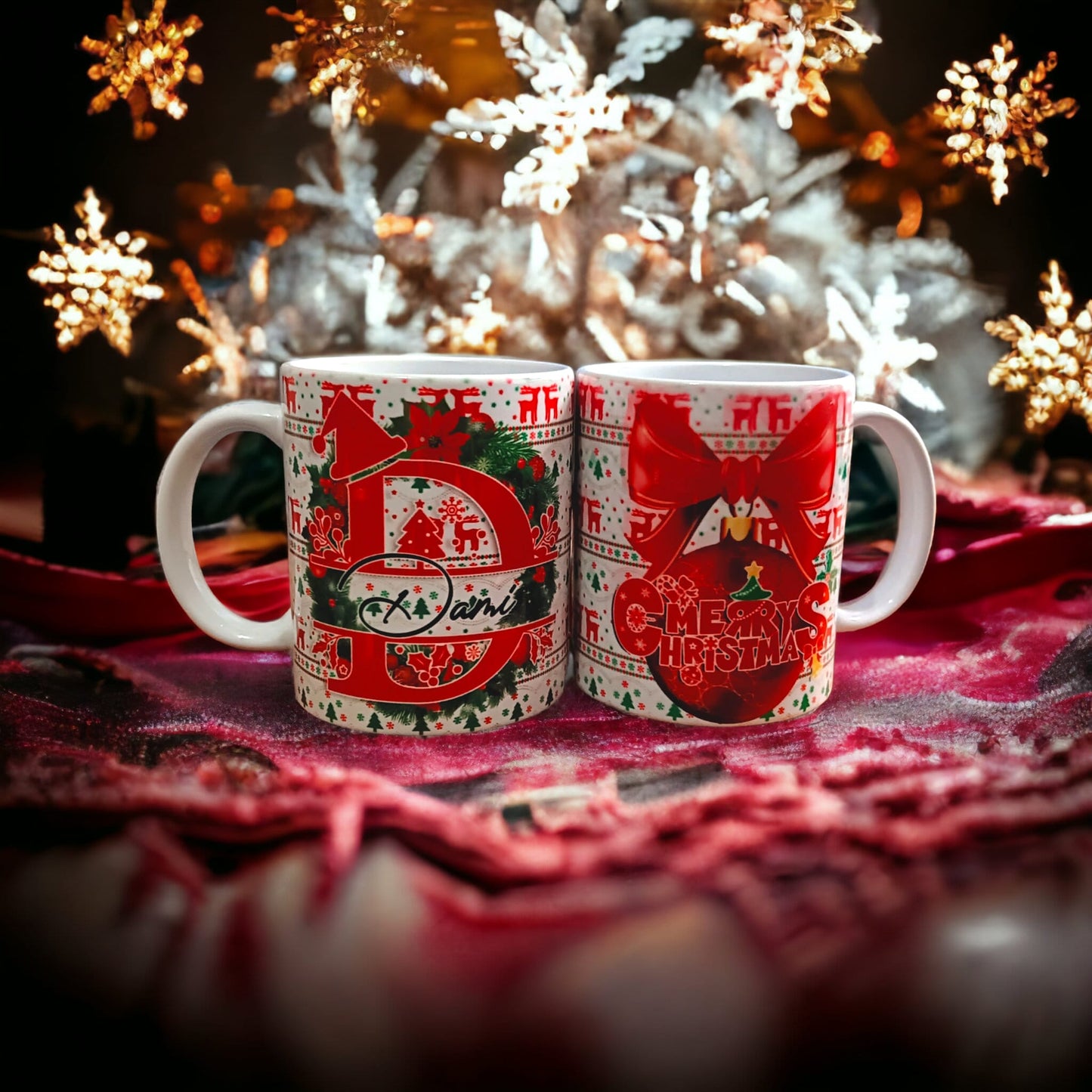 "Tazas Navideñas Personalizadas: Celebra con Tu Inicial y Nombre"