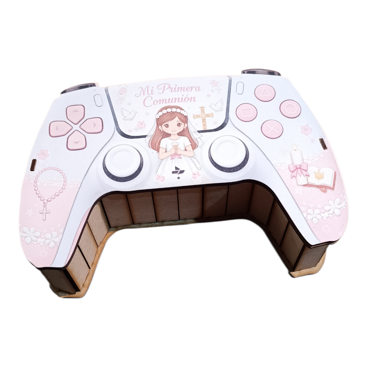 Caja de Madera con Forma de Mando PS5 – Diseño Niña de Comunión en Rosas y Blancos
