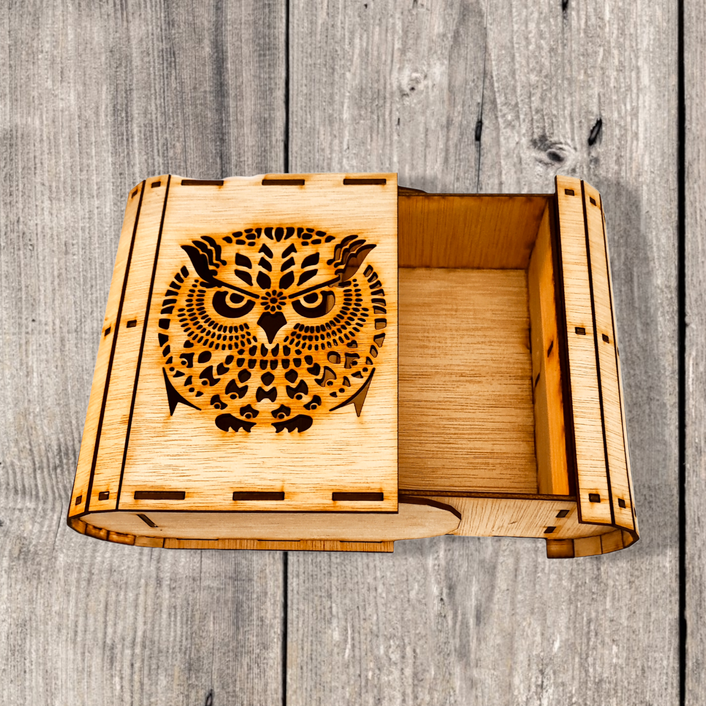 Caja libro de madera con diseño de Búho cortado con láser
