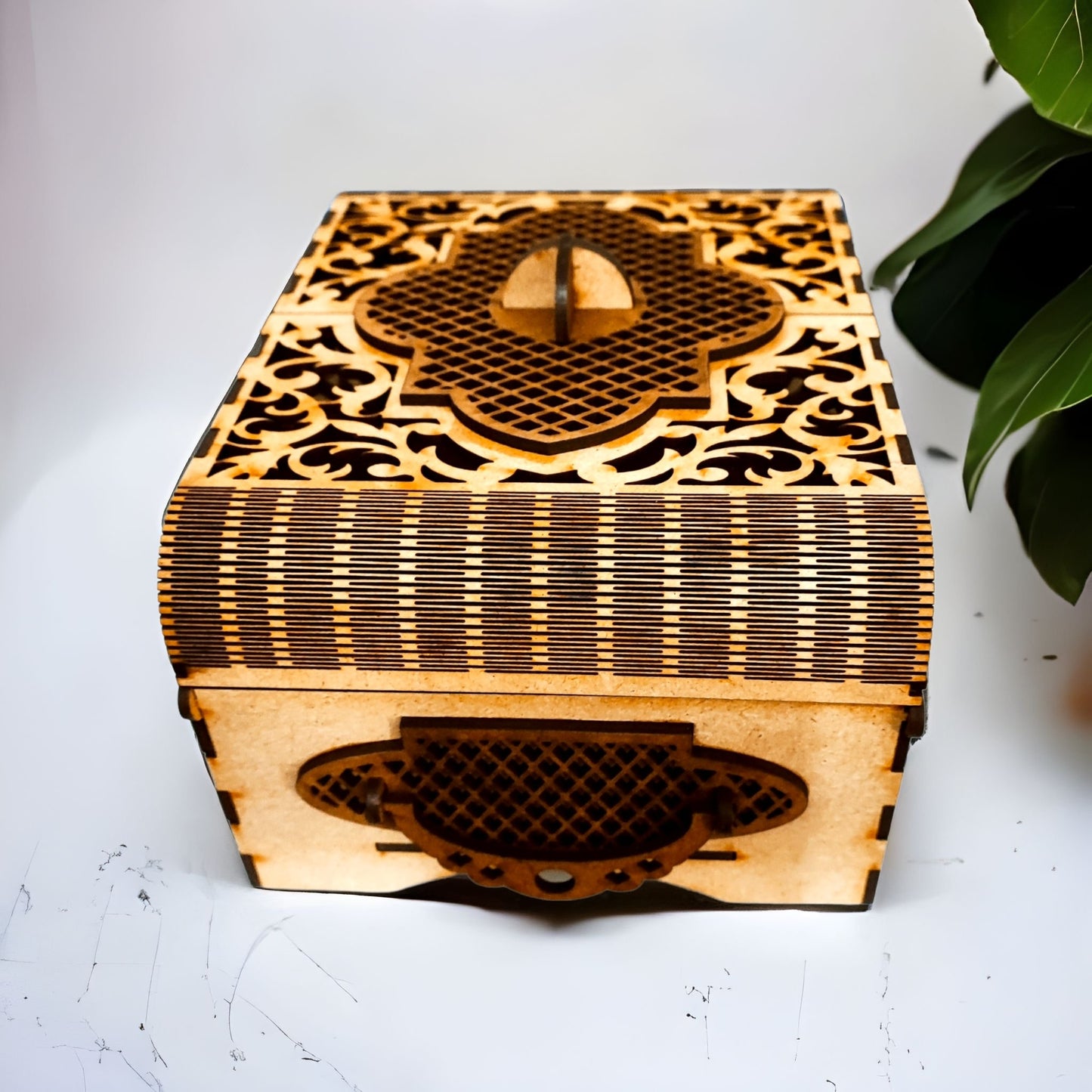 "Caja de madera con asas y adornos pintados en nogal para costura o joyero con cierre de metal doble". - fusoregalos