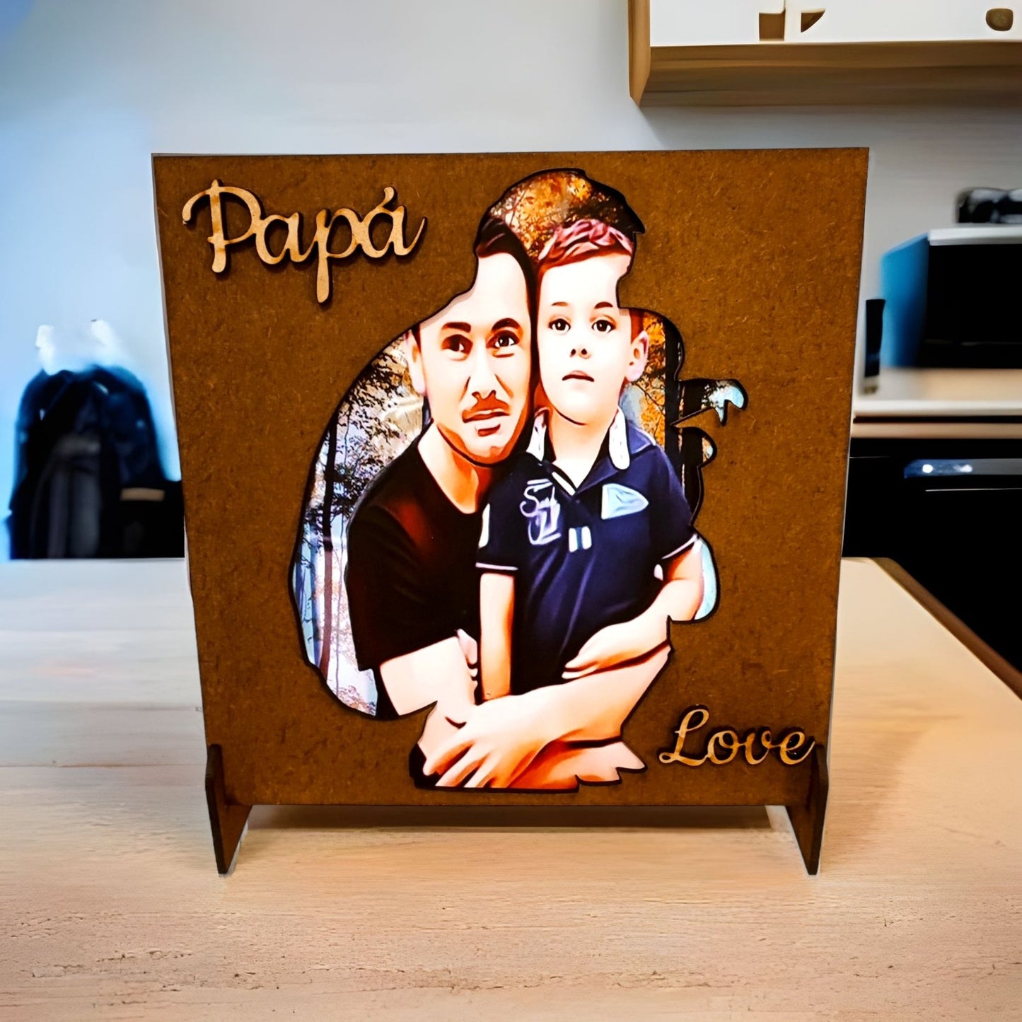 "Porta fotos personalizado estilo Cartoon en nogal - Muestra tus fotos favoritas con diversión y originalidad diseñadas para ti" - fusoregalos