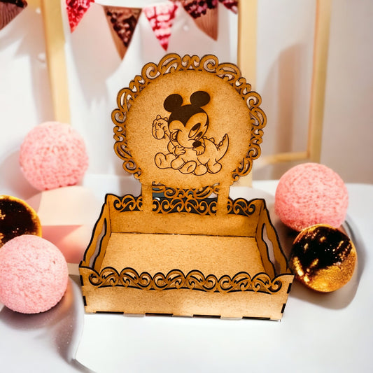 "Bandeja de madera grabada con láser personalizable con diseño de Mickey o Minnie bebe: El regalo perfecto para Baby Shower y recién nacidos"