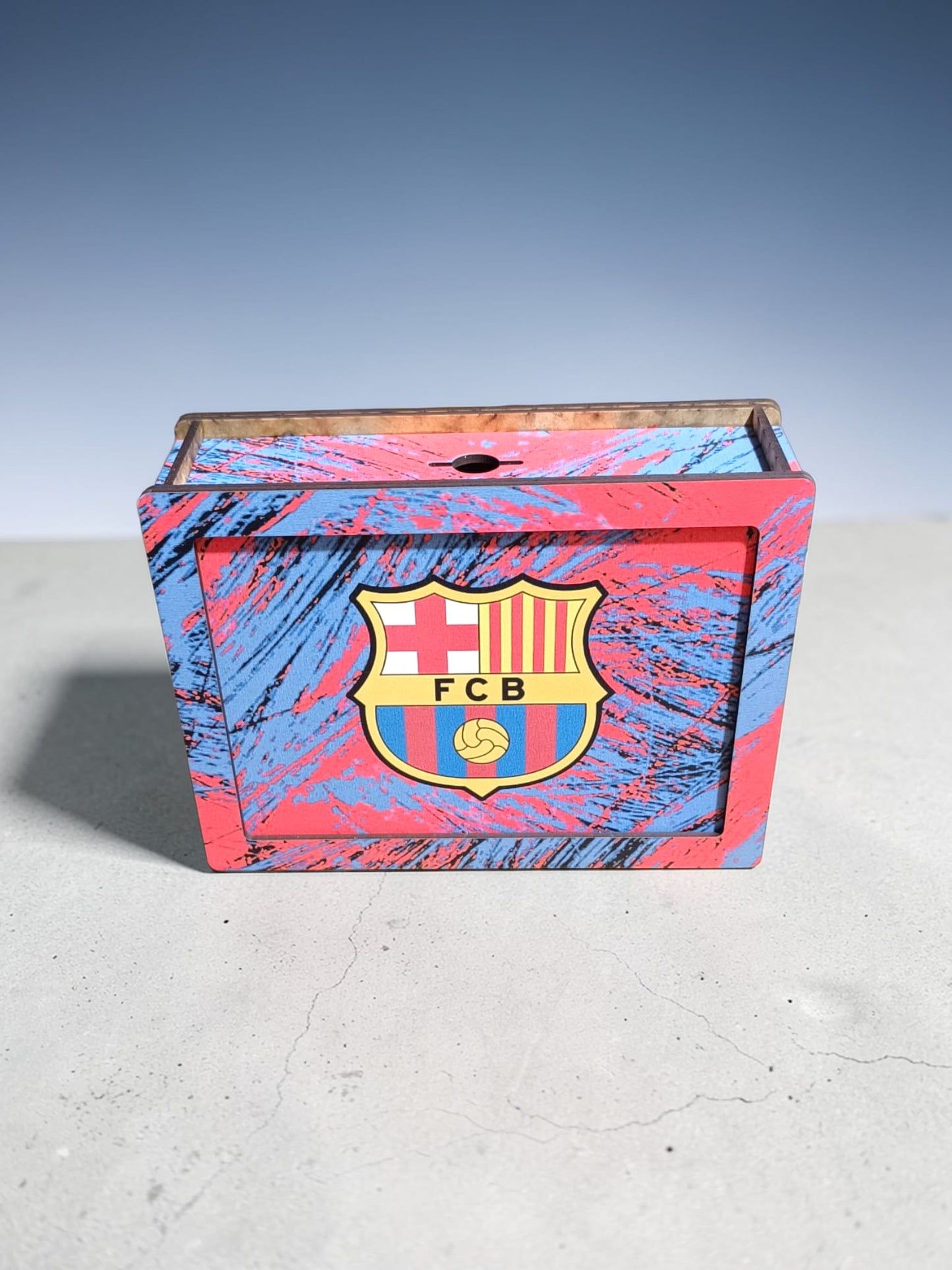 👉 Hucha de Madera para Fans del F.C Barcelona ⚽ Edición Limitada a Todo Color