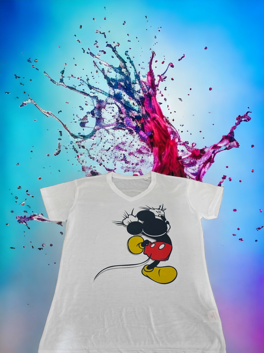 Camiseta de mujer con diseño de Mickey Mouse agarrándose: ¡sujétate, que viene diversión!