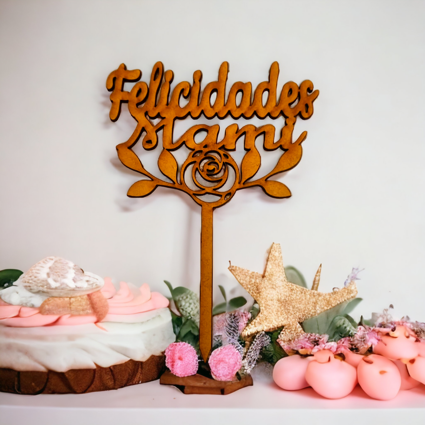 "Topper en madera con frases para tartas: Personaliza tus celebraciones con estilo y originalidad"