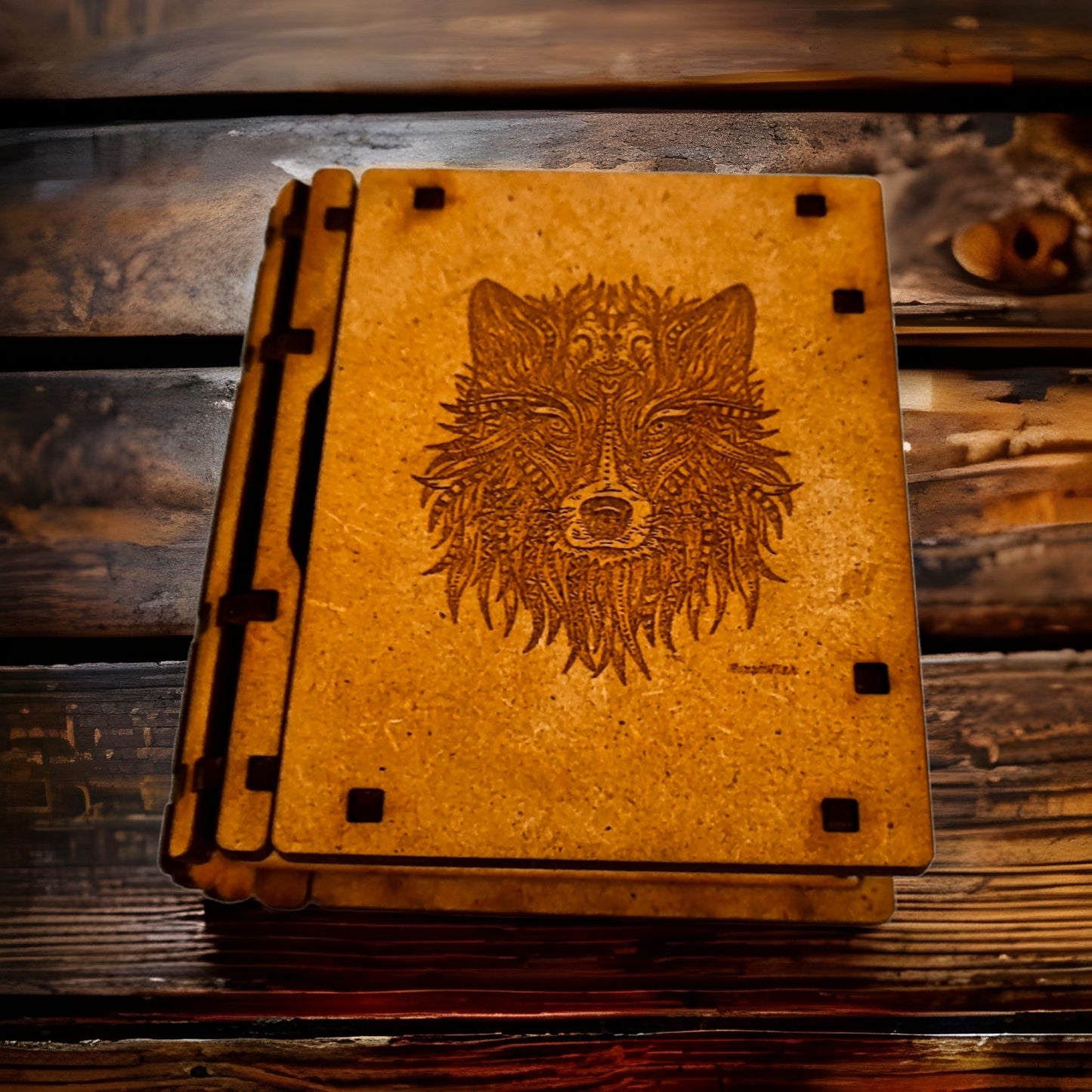 "Joyero de madera con forma de libro y cajón grabado con lobo - Diseño único y funcional" - fusoregalos